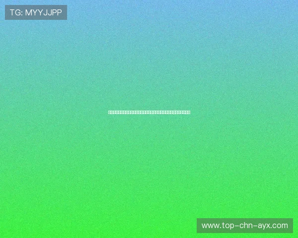 门将因用手抛球砸中球场餐厅的厨师，厨师手里的披萨飞出去糊住对方前锋